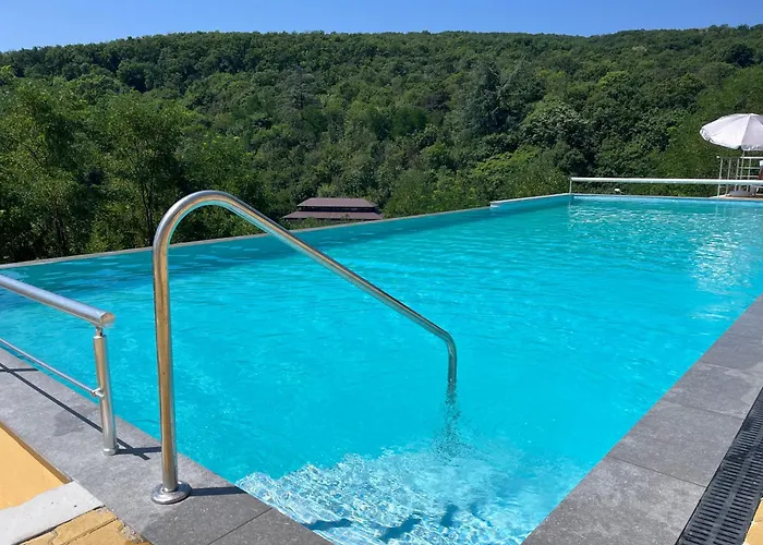 божур 2* Минерални Бани