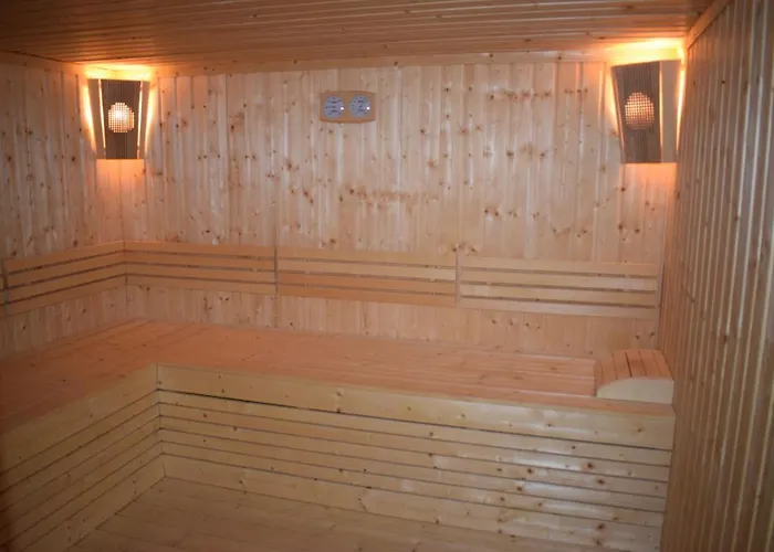 божур Хотел 2*