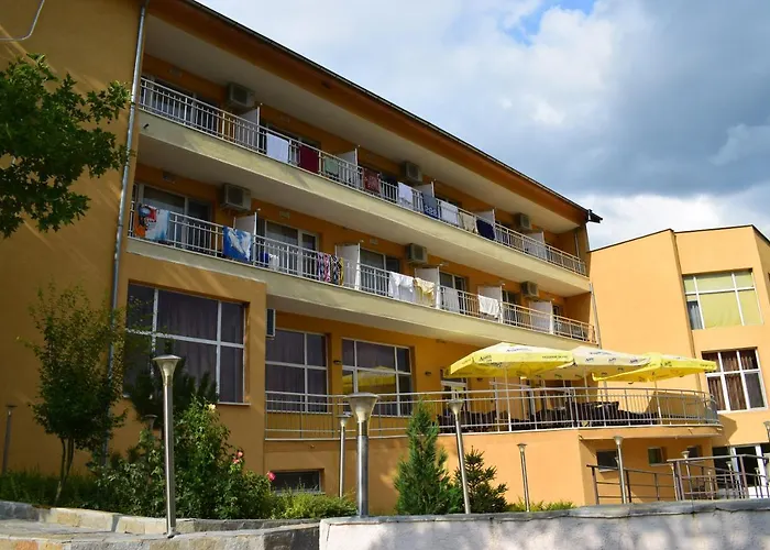 божур Хотел 2*