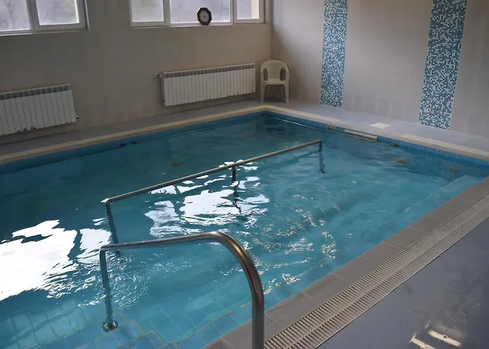 божур Хотел Минерални Бани